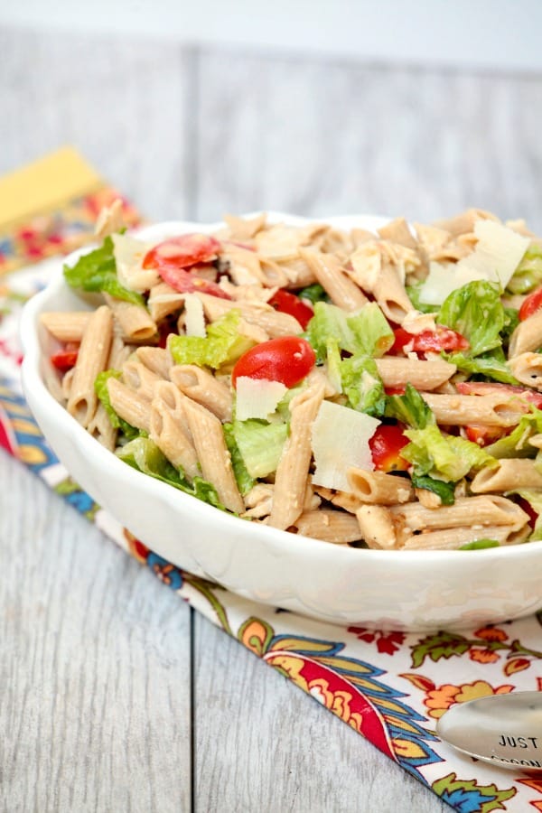 Caesar-Nudelsalat mit Huhn von Food Done Light