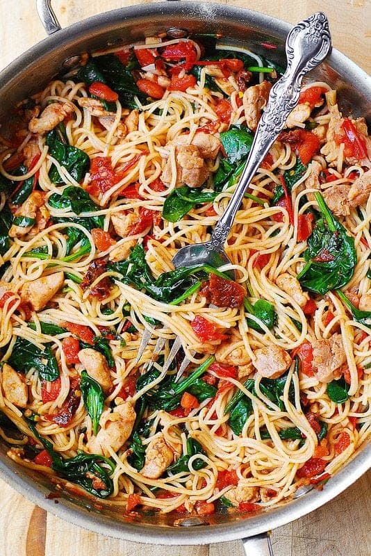 Spaghetti au poulet aux épinards et à la tomate - Album de Julia