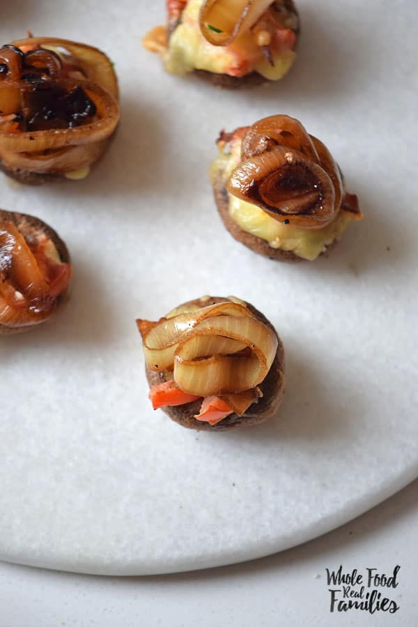 French Onion Stuffed Mushrooms are totally fuss-free and an awesome solution to party appetizers or jazzing up a boring dinner menu! @wholefoodrealfa
