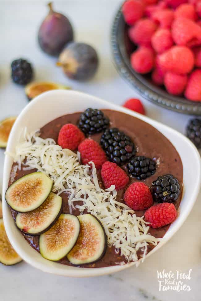 Acai Smoothie Bowl with figs and berries