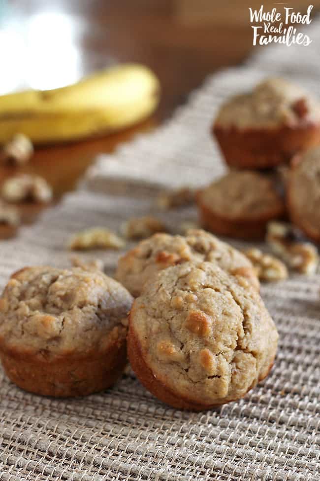 Healthy Banana Walnut Muffins #recipe #bananamuffins #healthyrecipe