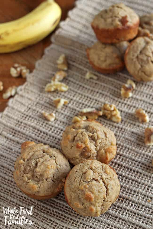 Healthy Banana Muffin recipe for breakfast, snacks, or a lunchbox treat #recipe #bananamuffin #healthy