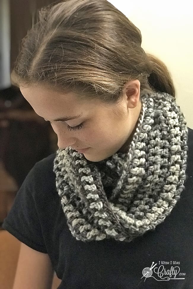 Easiest Infinity Scarf Ever #crochet #scarf 