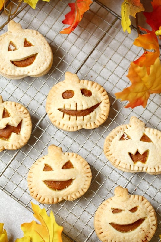 Let’s make pumpkin pastries for Halloween