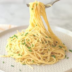 spaghetti parmesan with garlic and olive oil