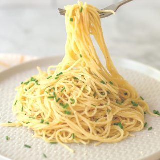 spaghetti parmesan with garlic and olive oil