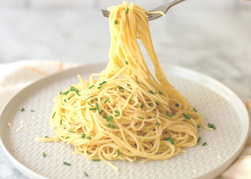 spaghetti parmesan with garlic and olive oil