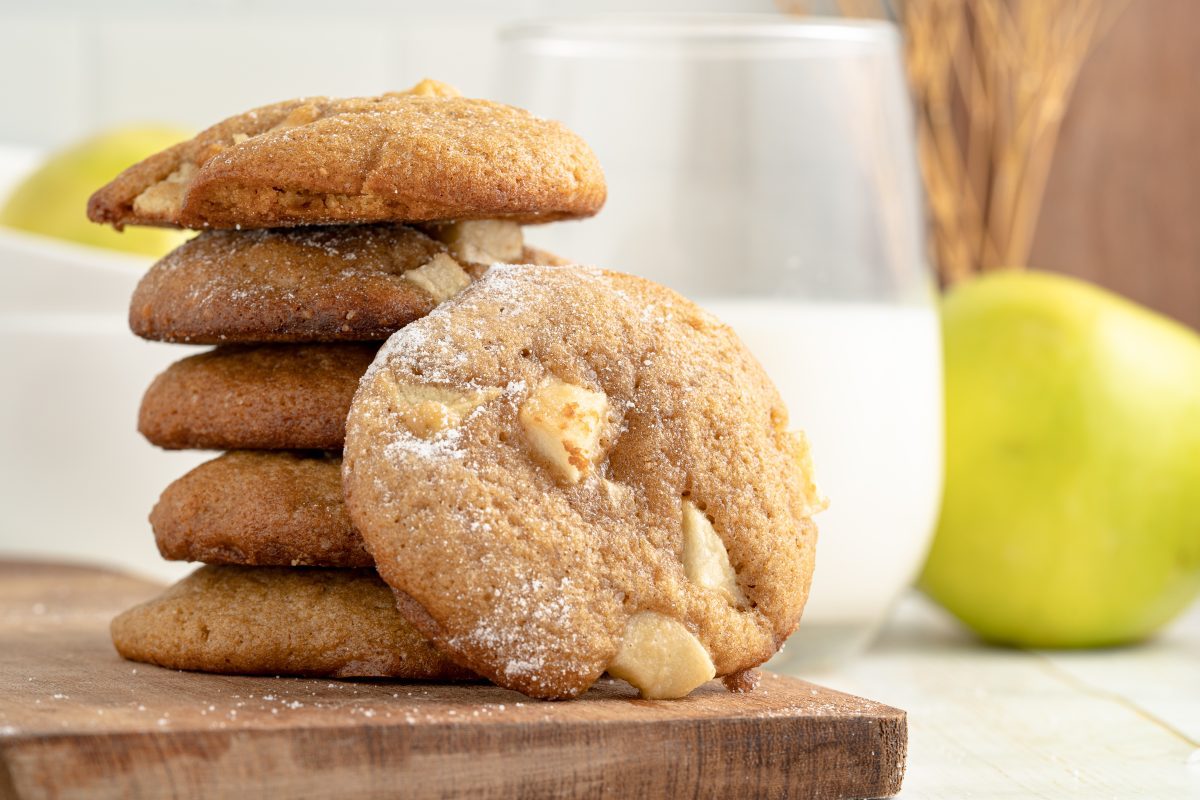 Apple Pie Cookies and milk 