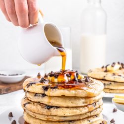 chocolate-chip-pancakes-with-syrup