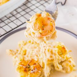 seafood-mac-and-cheese-on_a_plate