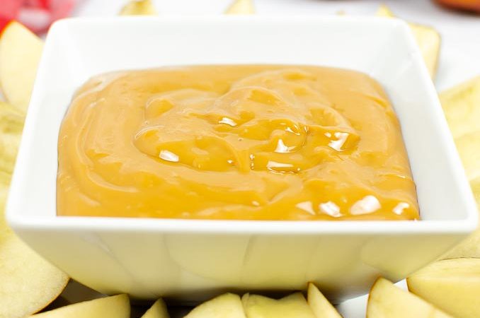 dulce de leche with apple slices