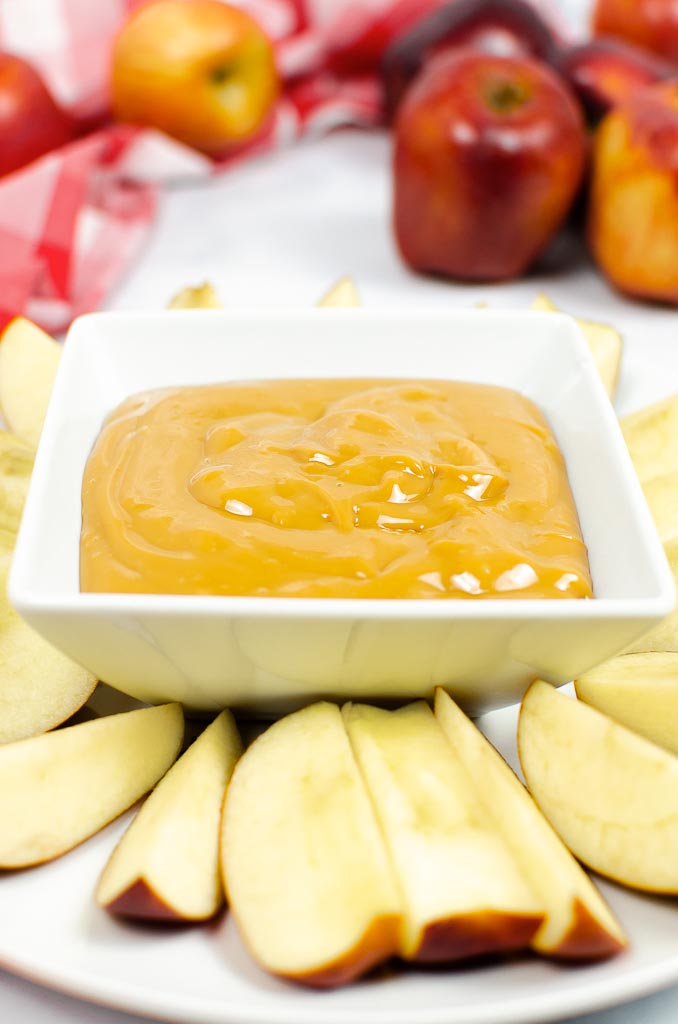 dulce de leche with apple slices