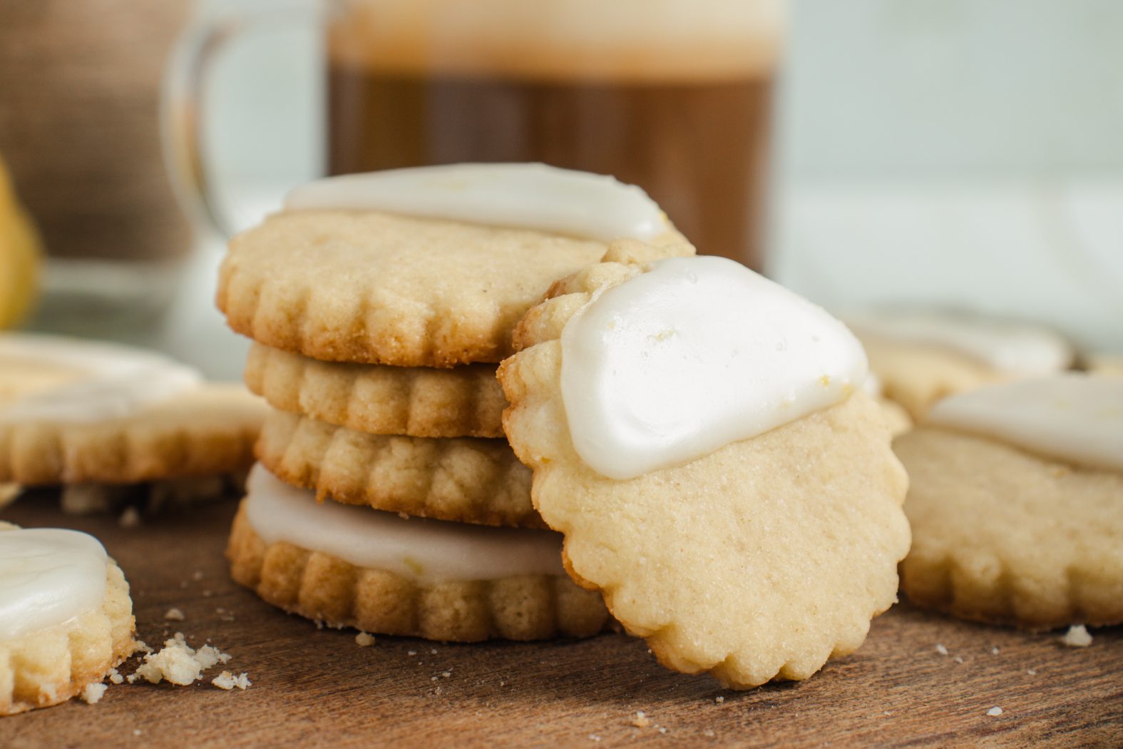 lemon-shortbreaad-cookies-with-coffee